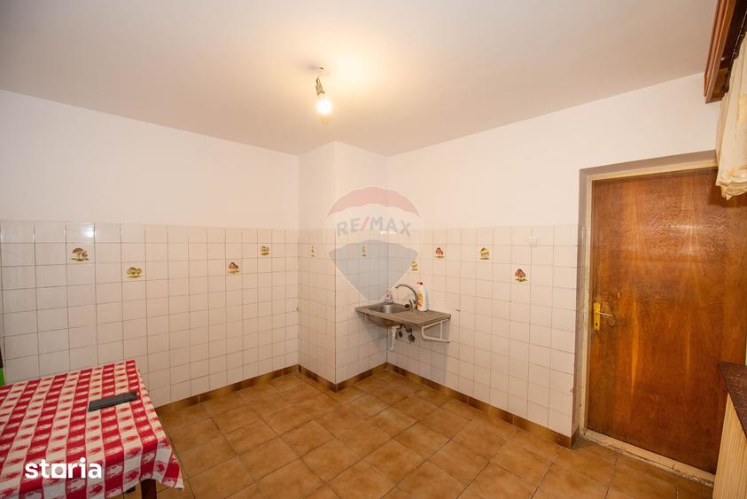 Casă cu 7 camere cu Teren 200 Mp în Central