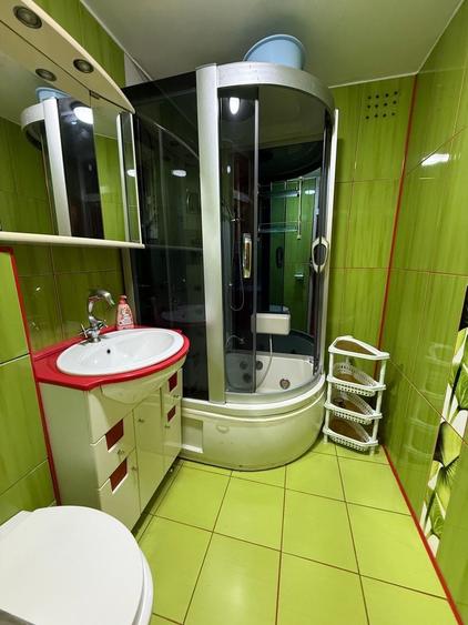 Apartament cu 4 camere semidecomandat, mobilat în Gorjului