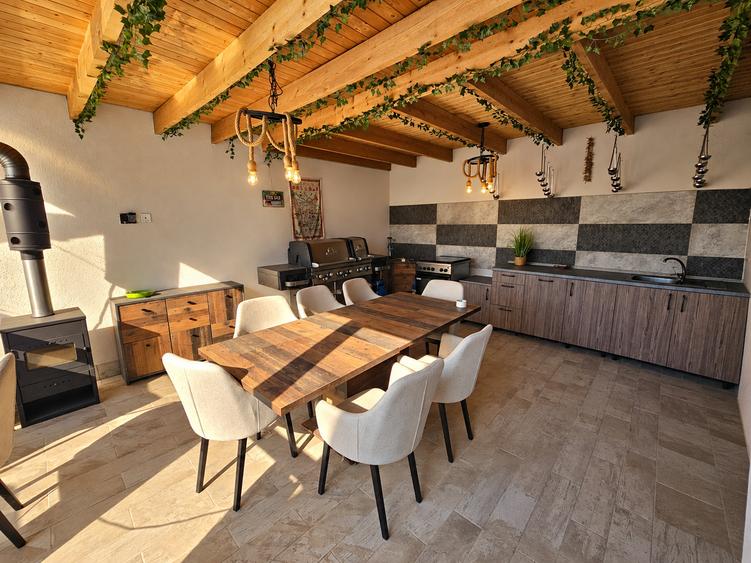 Casă cu 6 camere cu Piscina în Tunari