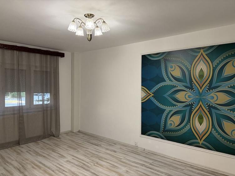 Apartament cu 3 camere semidecomandat în Banu Mărăcine