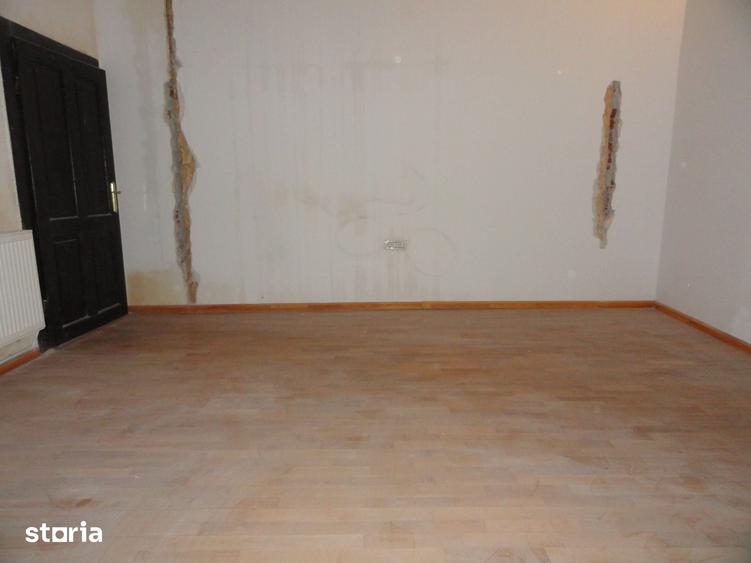 Spațiu comercial, de 70 mp, în Central