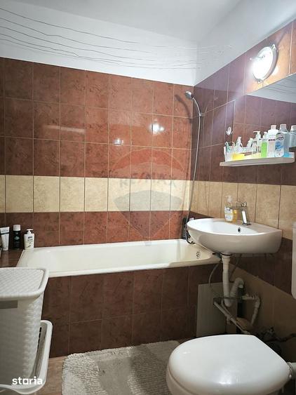 Apartament cu 3 camere decomandat în Vitrometan