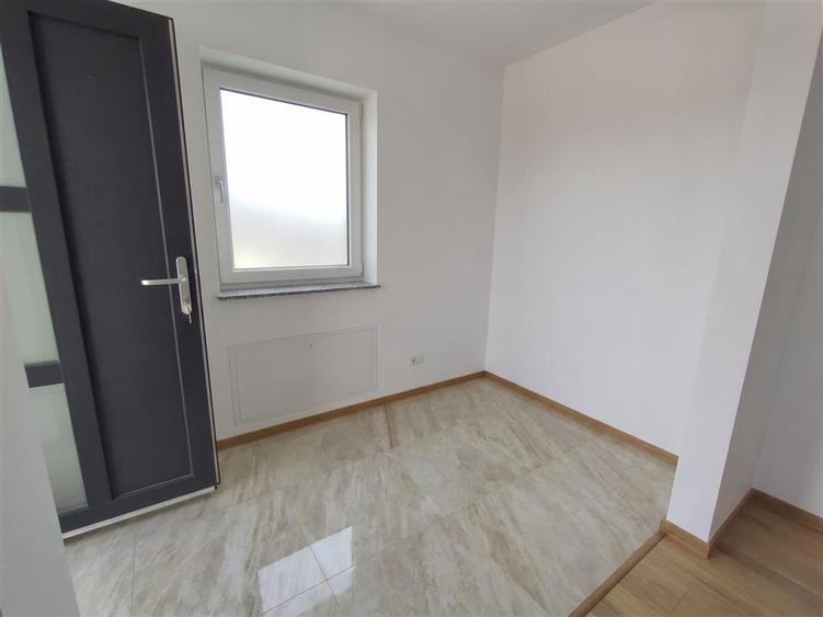 Duplex cu 4 camere cu Canalizare în Ipotești