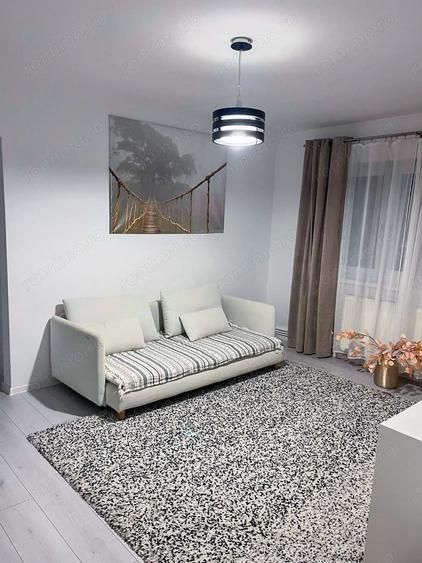 Apartament cu 3 camere semidecomandat în Gojdu