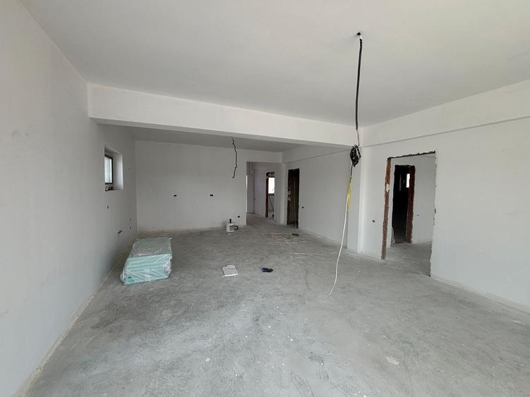 Casă individuală cu 4 camere cu Canalizare în Tunari