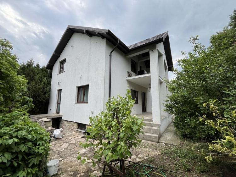 Casă individuală cu 6 camere cu Canalizare în Valu lui Traian