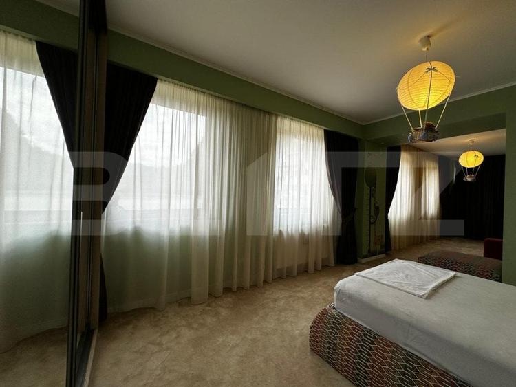 Penthouse cu 7 camere decomandat, mobilat în Drumul Poienii