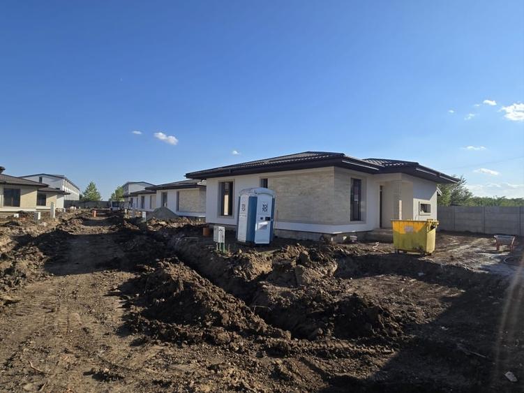 Casă individuală cu 4 camere cu Canalizare în Central