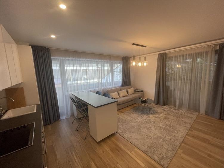 Apartament cu 3 camere decomandat în Banu Manta