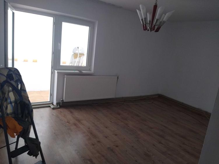 Apartament cu 2 camere decomandat în Zăvoaia