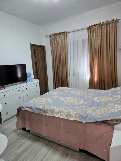 Casă cu 4 camere în Cazasu