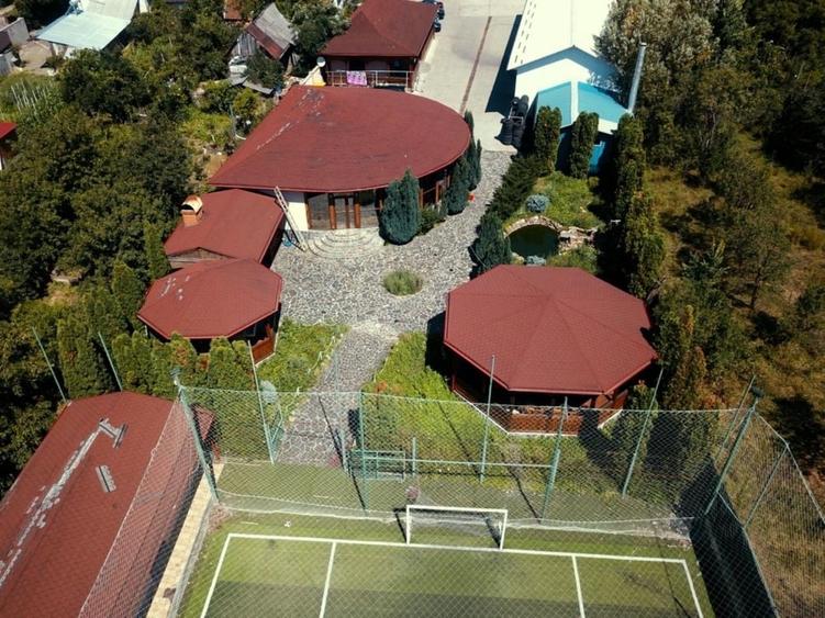 Teren de 2000 mp, în Vama
