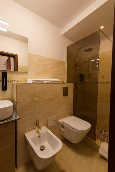 Apartament cu 3 camere decomandat în Ultracentral