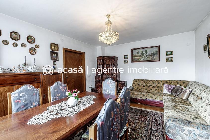 Casă individuală cu 8 camere cu Canalizare în Nord-Est
