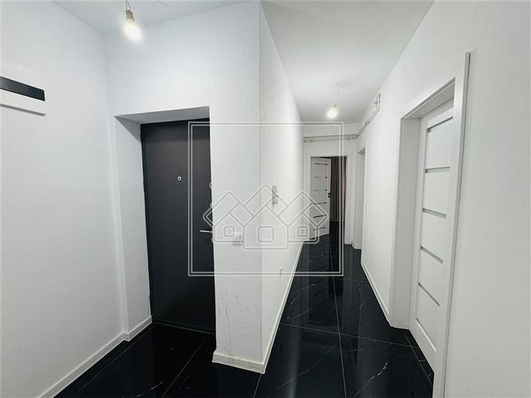 Apartament cu 2 camere decomandat în Exterior Vest