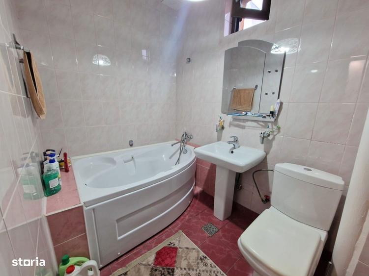 Casă cu 6 camere cu Canalizare în Calea Severinului