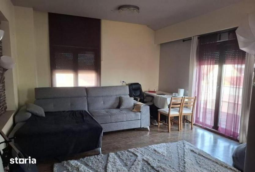 Casă cu 6 camere cu Teren 550 Mp în Tei