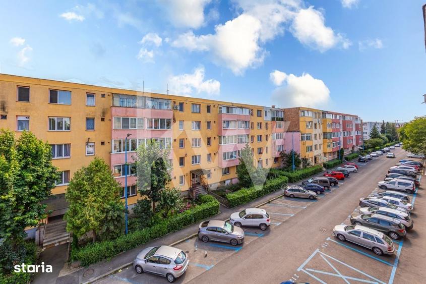Apartament cu 2 camere decomandat în Tractorul