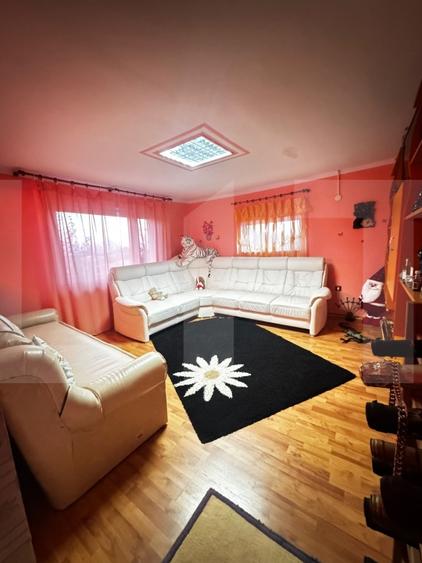 Casă individuală cu 5 camere cu Teren 4700 Mp în Exterior Est