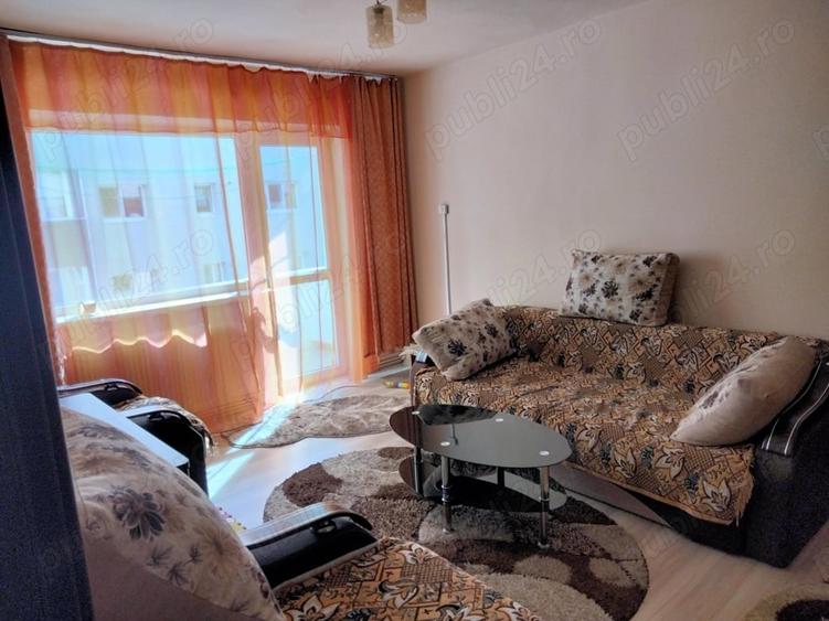 Apartament cu 3 camere semidecomandat în Central