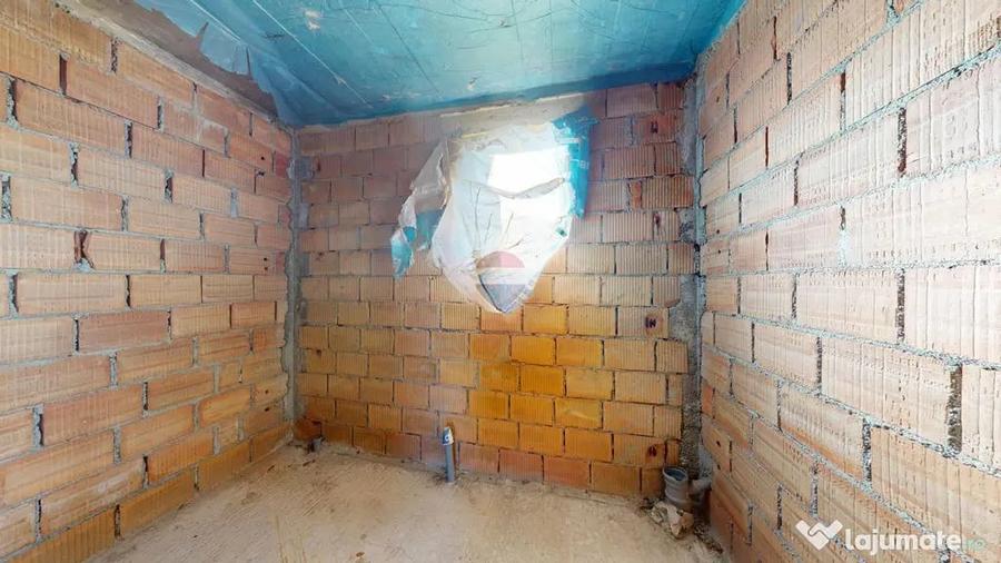Casă cu 5 camere cu Teren 1000 Mp în Cristian