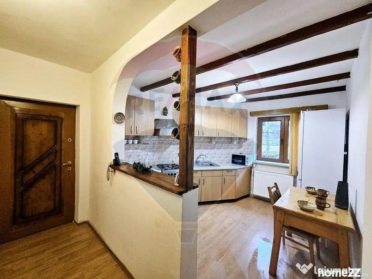 Apartament cu 3 camere decomandat în Calea București