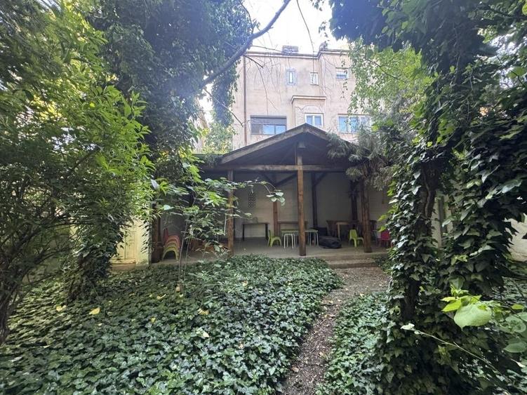 Casă cu 12 camere cu Teren 877 Mp în Snagov