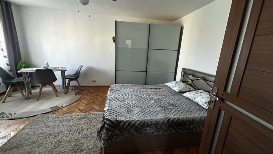 Garsonieră decomandată în Central