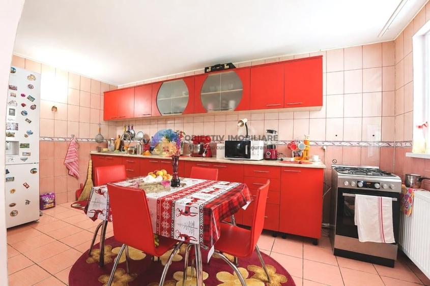Casă cu 4 camere cu Teren 1800 Mp în Central