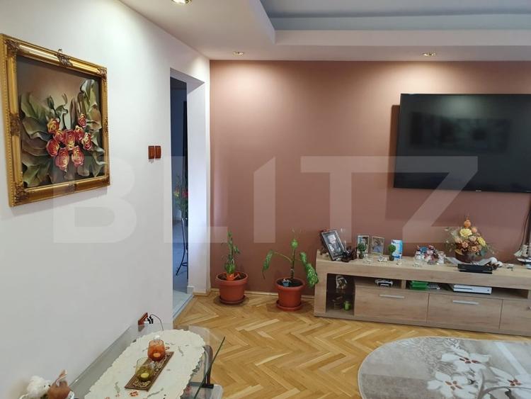 Apartament cu 3 camere decomandat, mobilat în Calea București