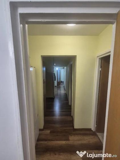Apartament cu 3 camere decomandat în Exterior Vest