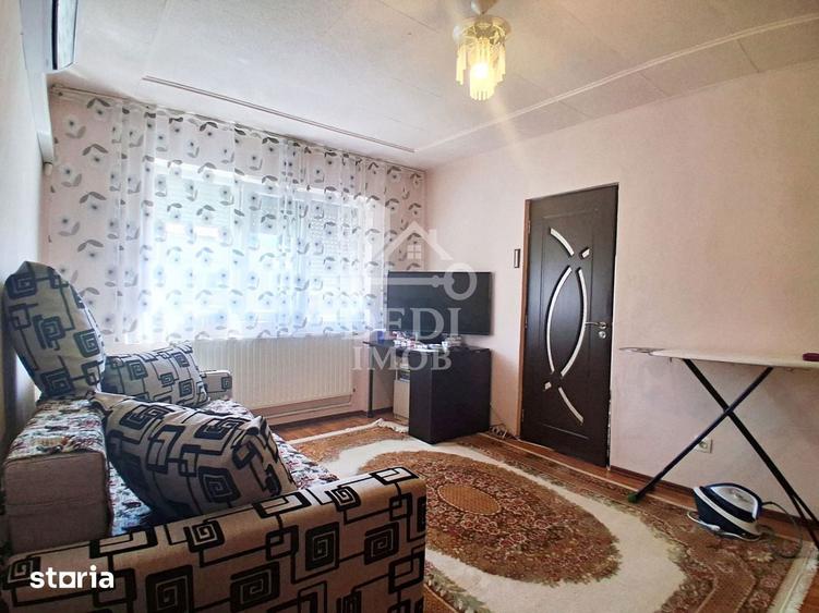 Apartament cu 3 camere semidecomandat în Nufărul
