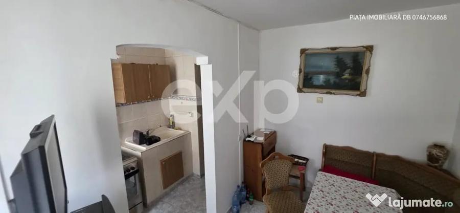 Apartament cu 3 camere decomandat în Micro 4