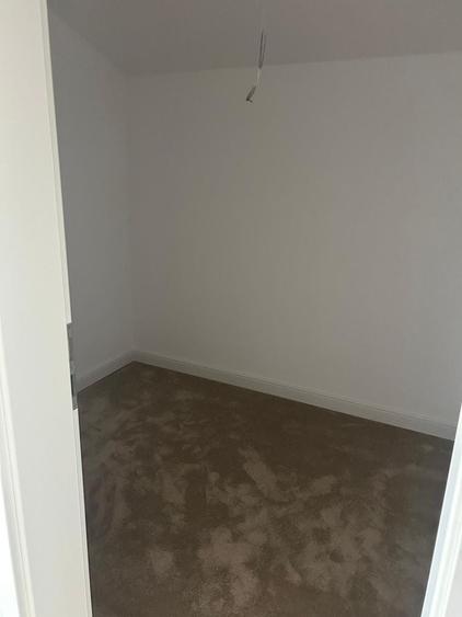 Casă individuală cu 6 camere decomandat cu Canalizare în Girocului