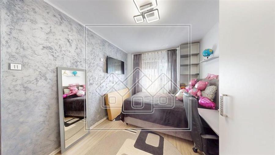 Apartament cu 3 camere decomandat în Mihai Viteazul
