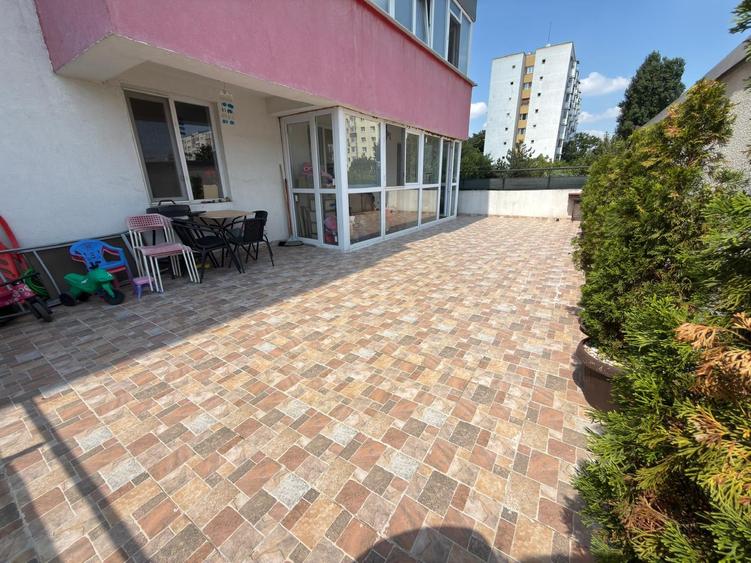 Apartament cu 3 camere decomandat în Berceni