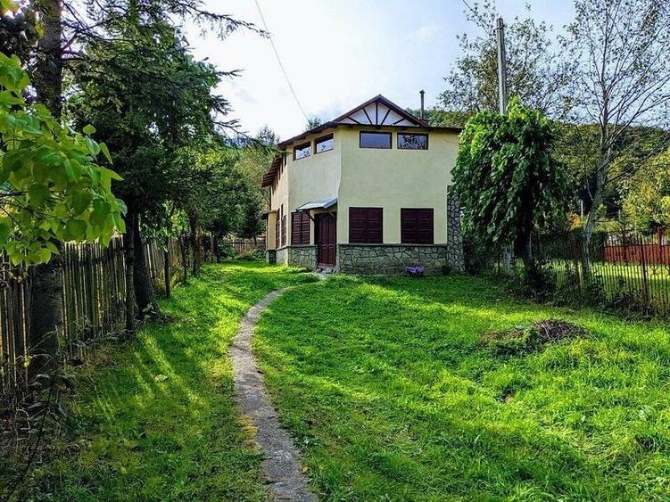 Casă individuală cu 3 camere cu Canalizare în Cheia