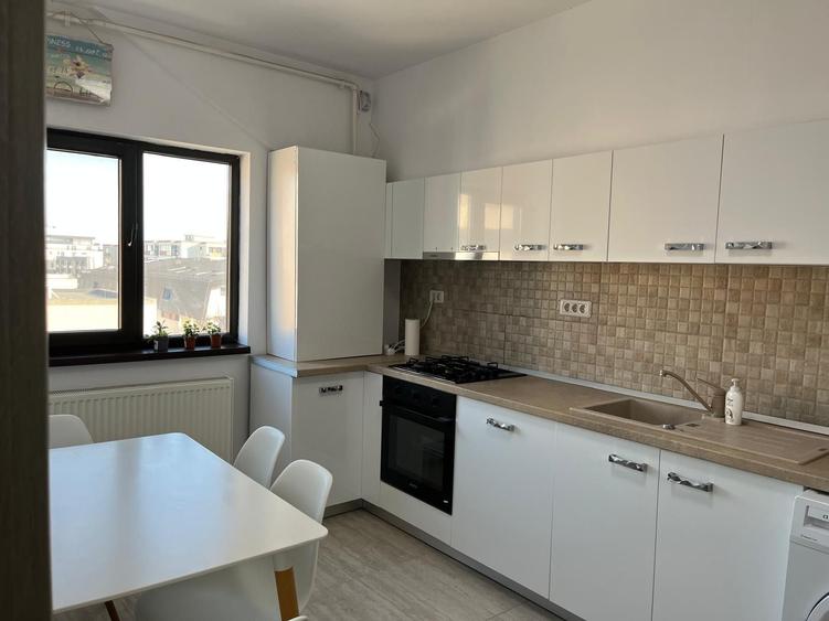 Apartament cu 3 camere decomandat în Palazu Mare
