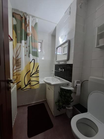 Apartament cu 2 camere semidecomandat în Hipodrom