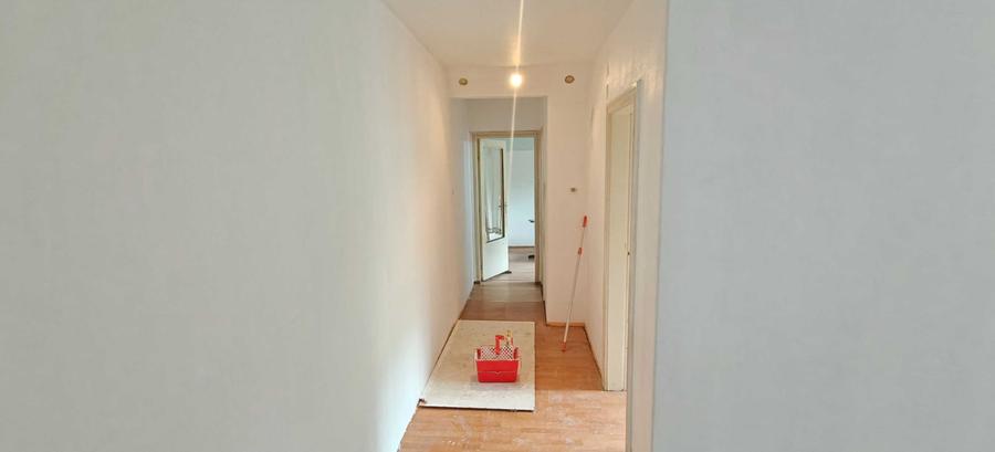 Apartament cu 3 camere semidecomandat în Rogerius