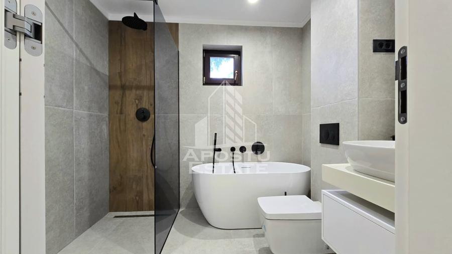 Apartament cu 3 camere semidecomandat, mobilat în Aurel Vlaicu