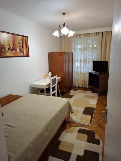 Apartament cu 3 camere decomandat în George Enescu
