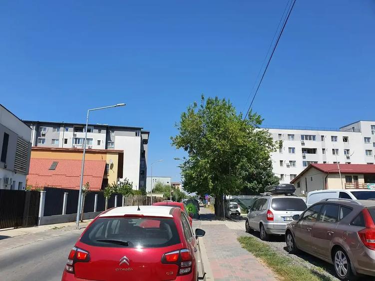 Garsonieră decomandată în Titan