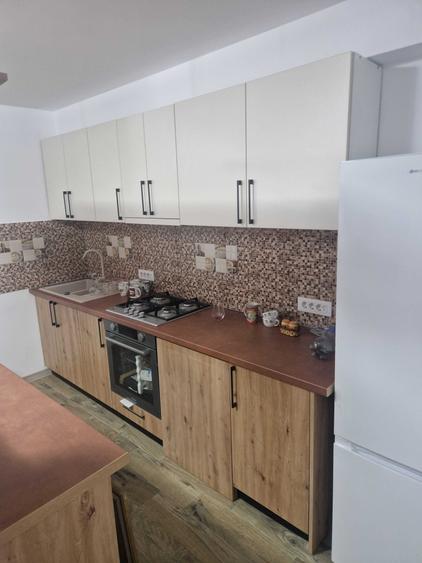 Apartament cu 3 camere semidecomandat în Central