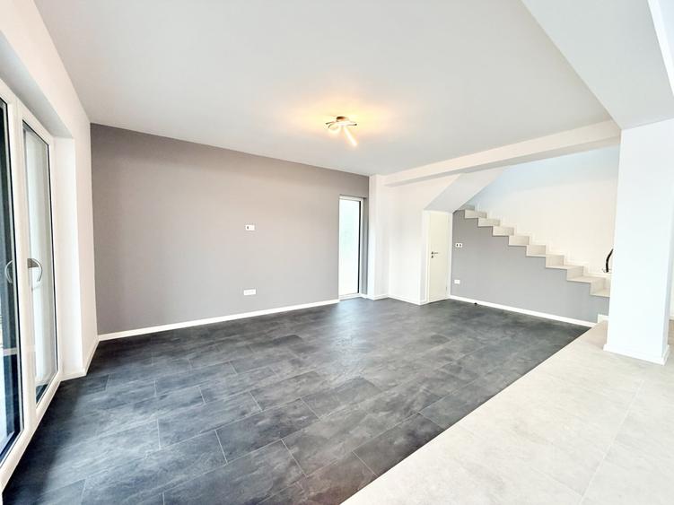 Duplex cu 4 camere cu Canalizare în Moșnița Nouă
