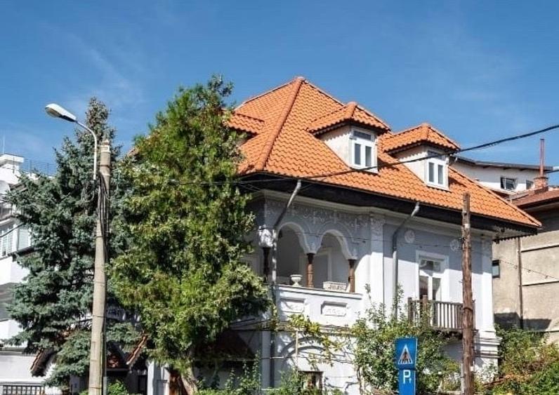 Casă individuală cu 9 camere cu Canalizare în Aviatorilor