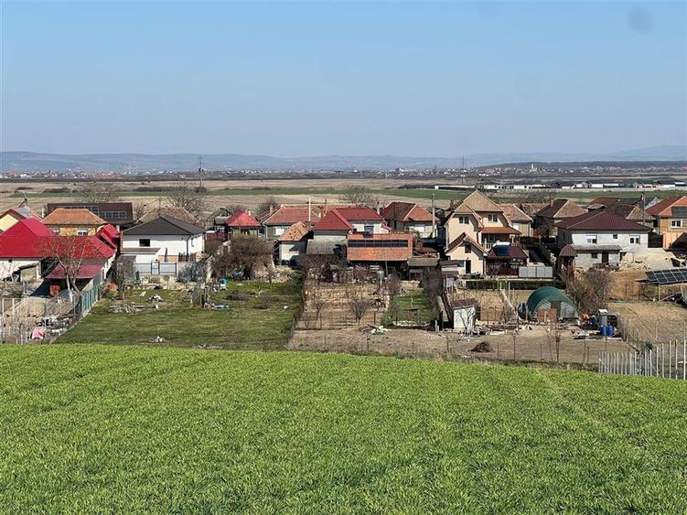 Teren extravilan de 5375 mp, în Cheriu