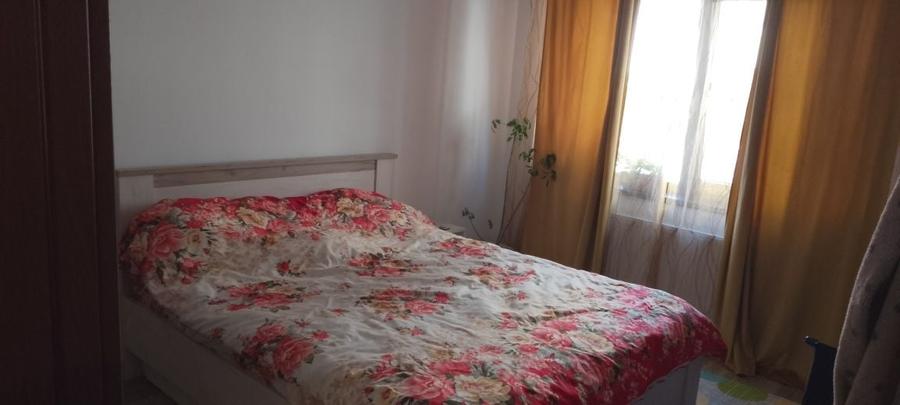 Apartament cu 3 camere semidecomandat în Florești