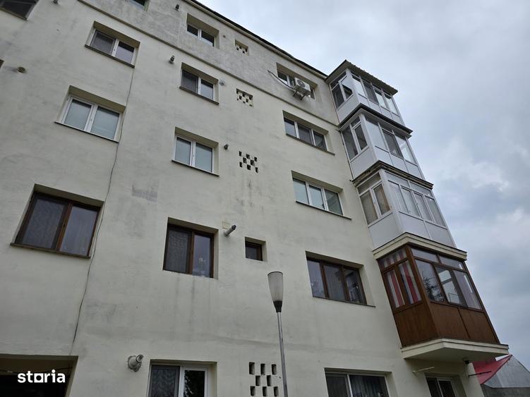 Apartament cu 3 camere semidecomandat în Central
