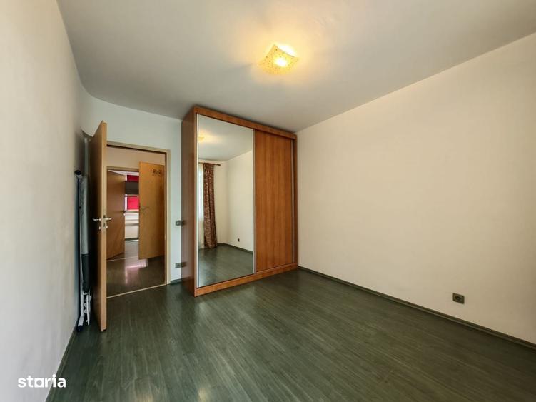 Apartament cu 3 camere semidecomandat în Drumul Taberei